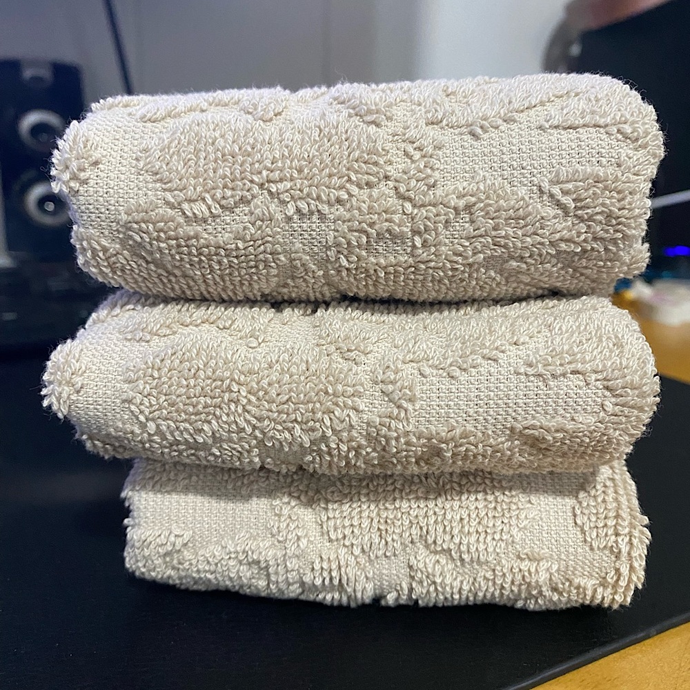 %100 cotton washcloth